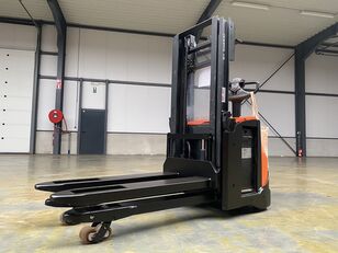 transpaleta electrica cu catarg BT TOYOTA SWE200D